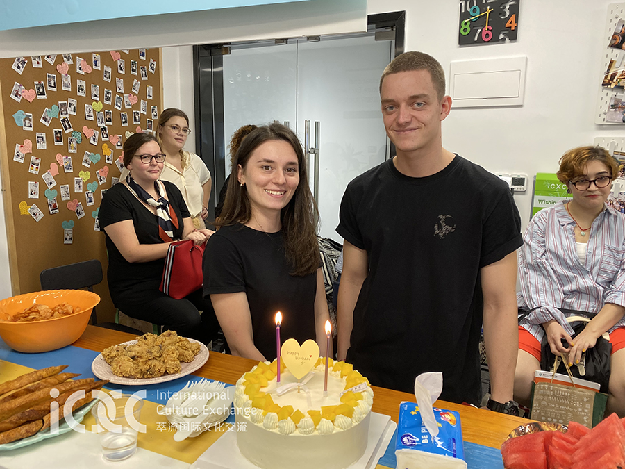 过了一个春夏秋，还要与你过个冬